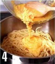 спагетти с сыром и беконом